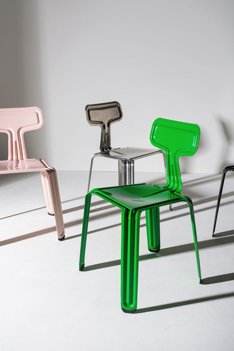 gekleurde aluminium stoelen