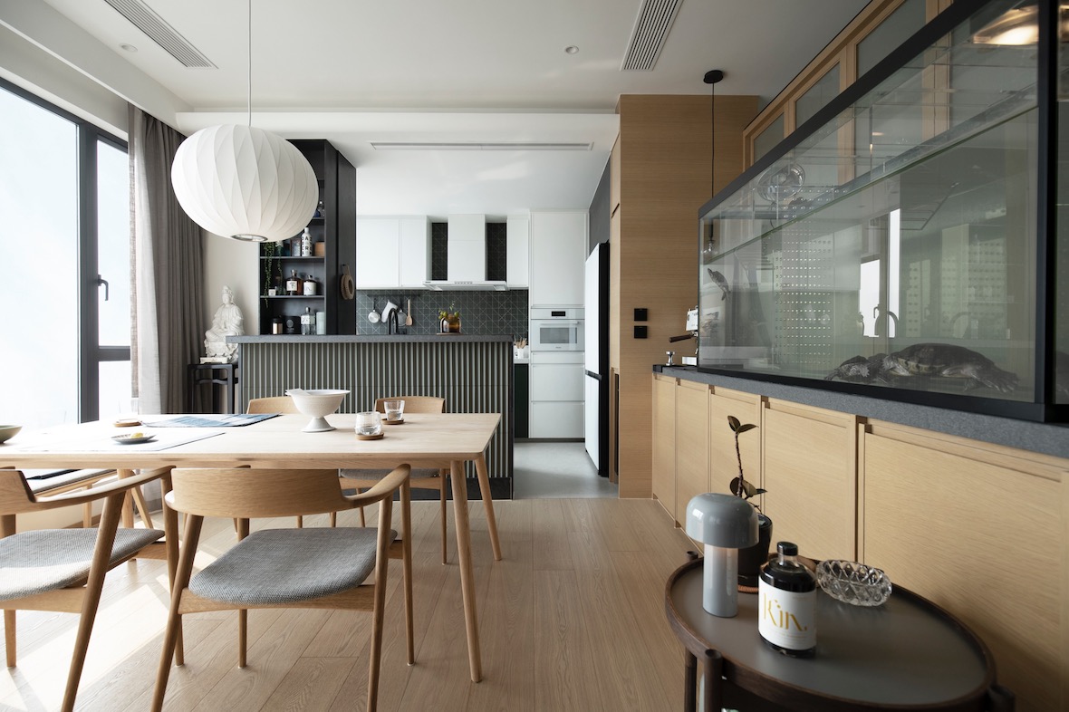Keith Chan of Hintegro Studio Designs Hong Kong Scandinavian Minimalist Residence Dining Room and Kitchen | padstyle.com