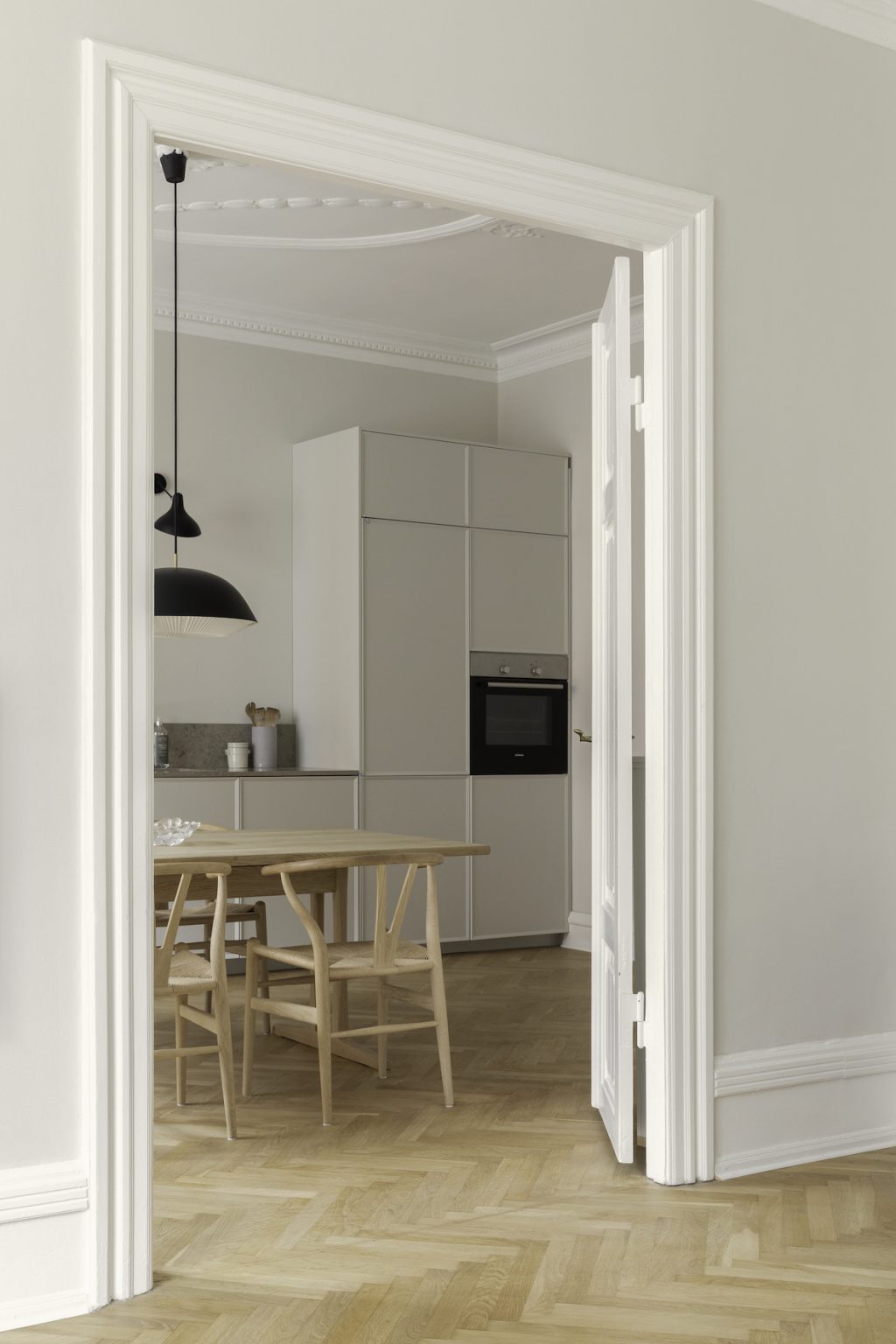 FRAME Kitchen Elevates a Copenhagen Apartment