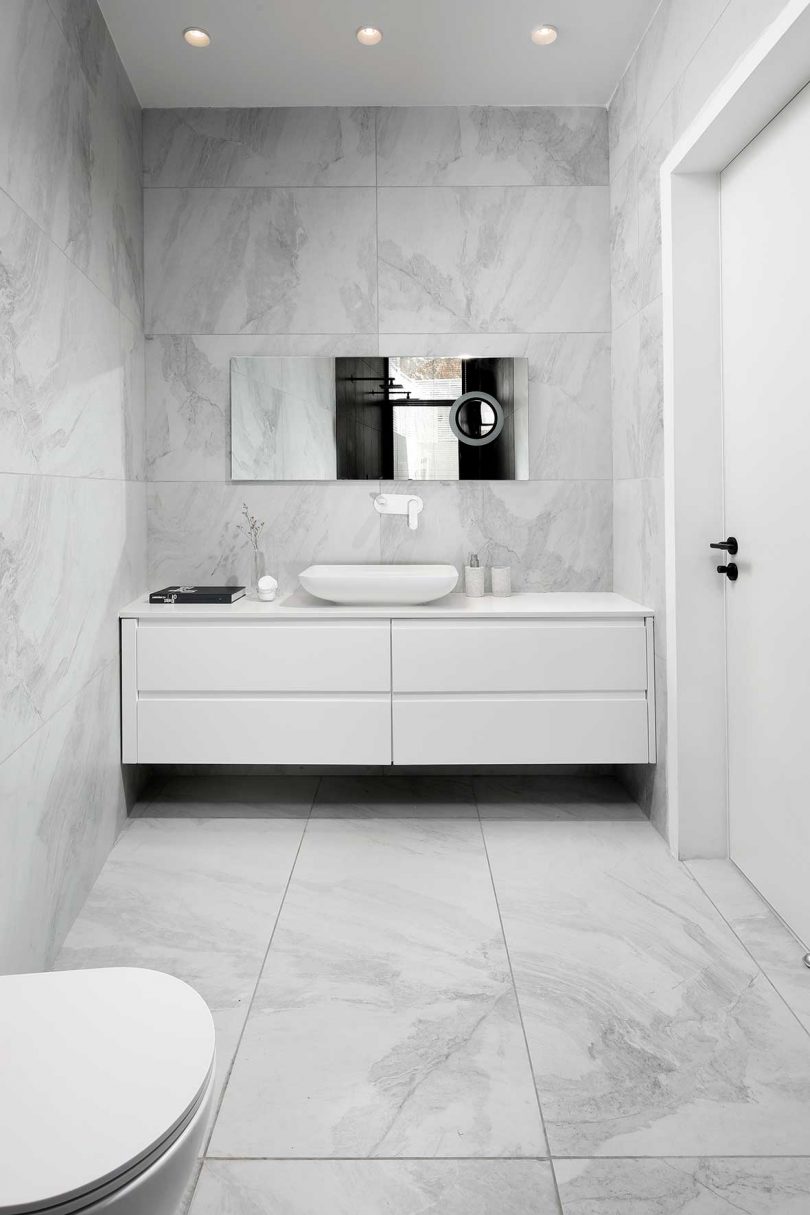 white and marble modern bathroom
