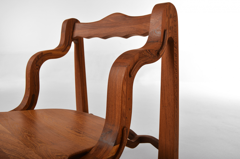 تفاصيل كرسي الخشب