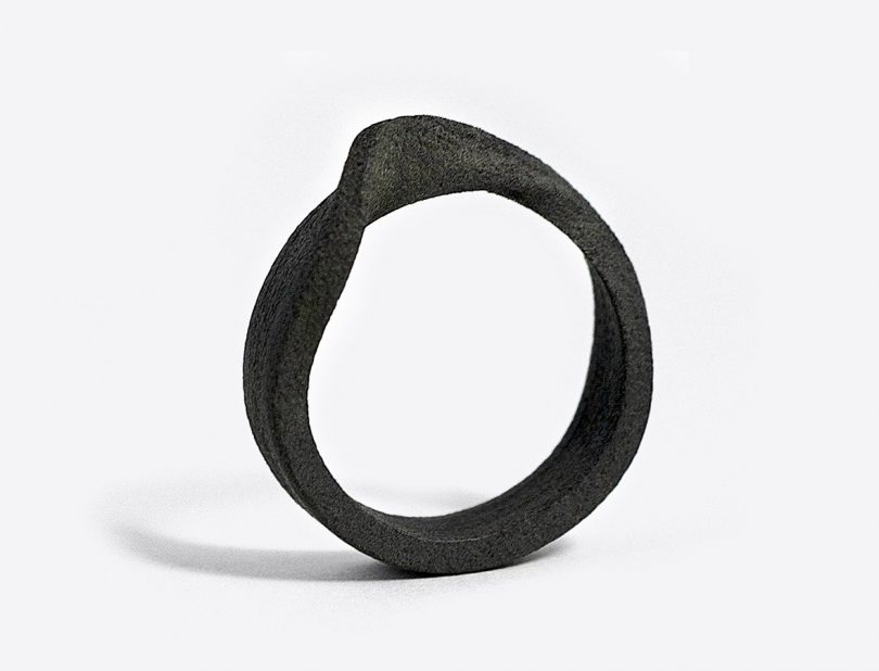 Amor Carbon Ring