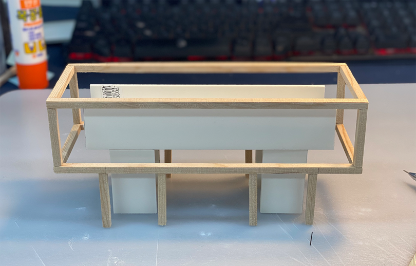 form of polycarbonate bench