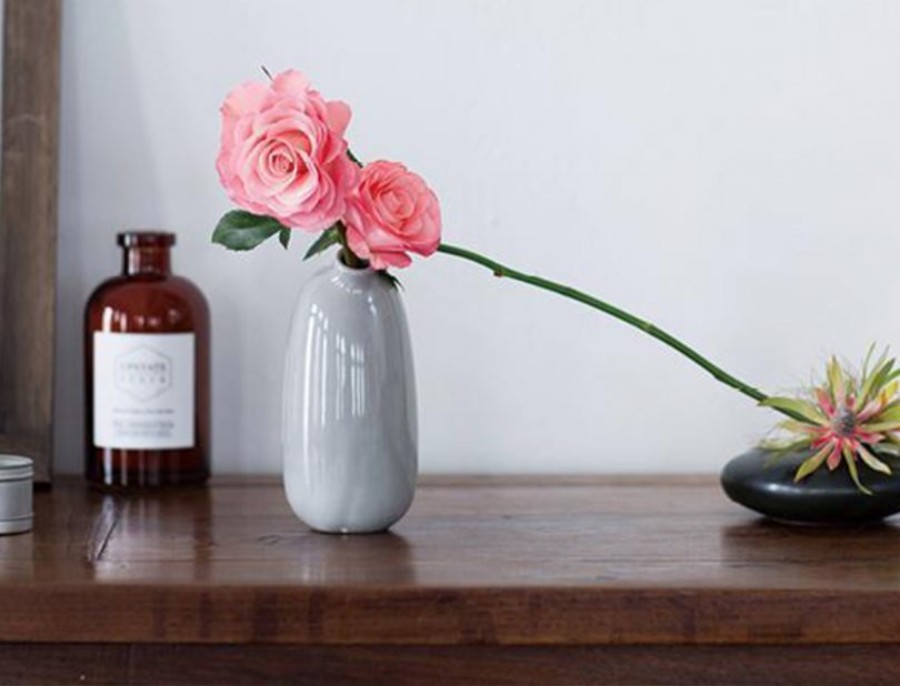 A Clutter Free Nightstand – Sacco Large Porcelain Vase by KINTO