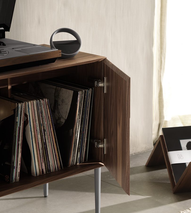 The Beoremote Halo charging on the vinyl cabinet and stand