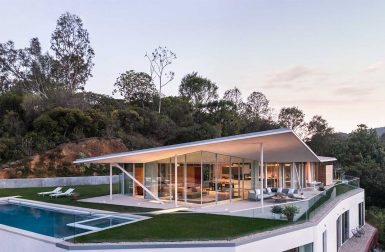 A California House Topped With Glass Pavilion + Angular Roof