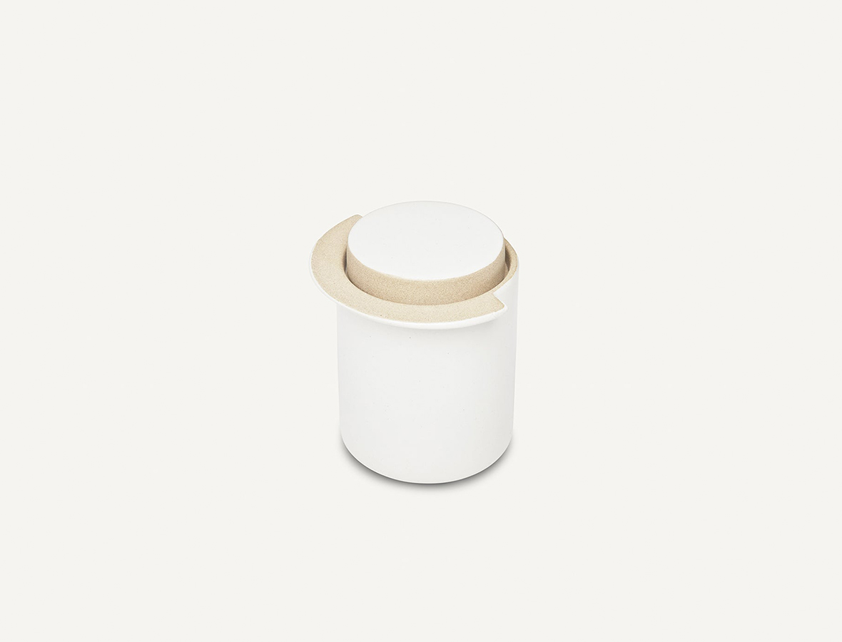 bathroom vessel with lid