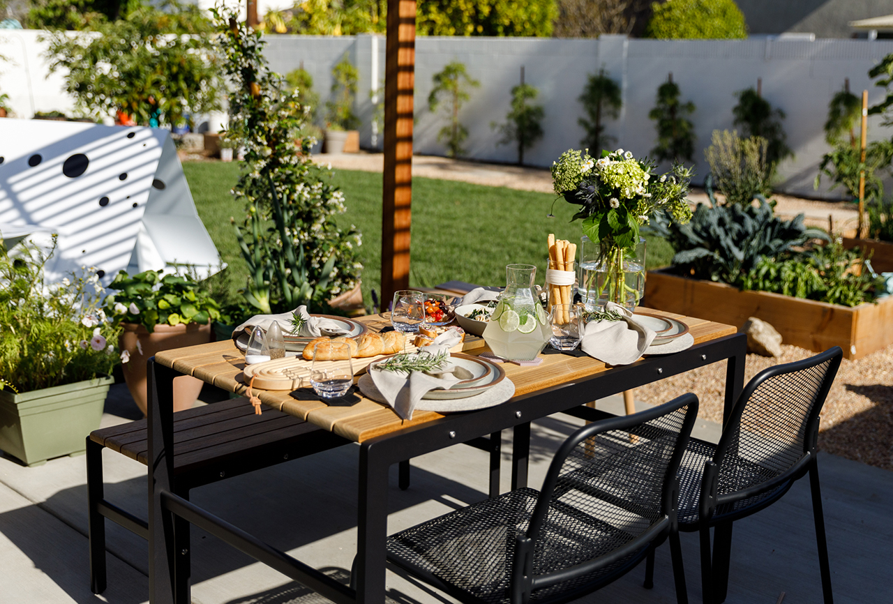 12 Pieces of Modern Outdoor Decor We’re Loving Right Now