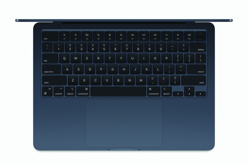 The New M2 Apple MacBook Air Goes Dark