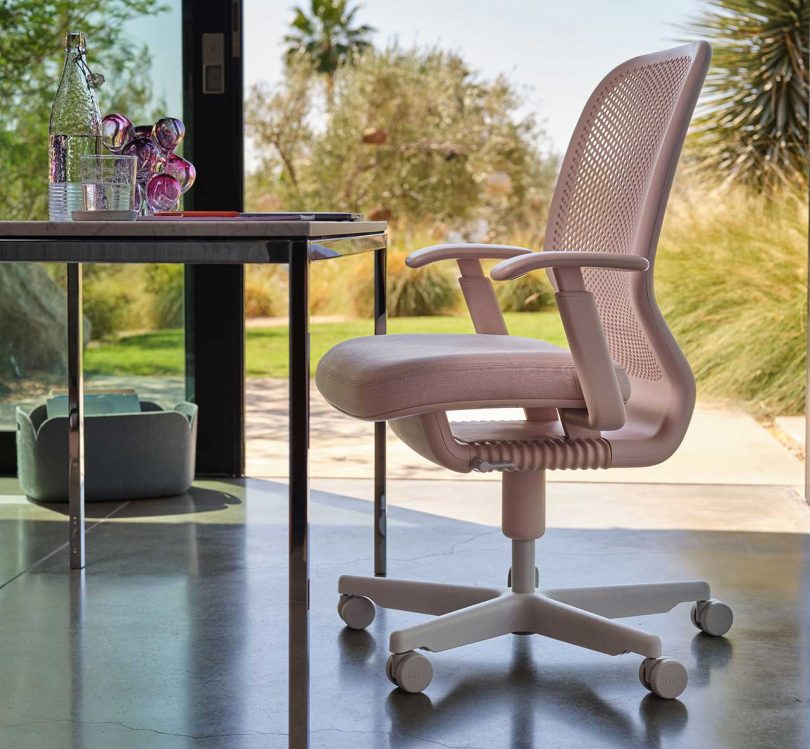 Knoll Launches Its Cantilevered Newson Task Chair at NeoCon 2022