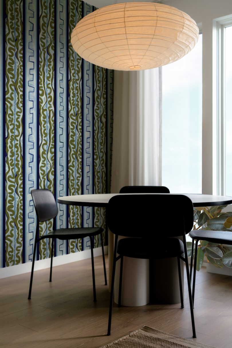 dining room with wallcovering