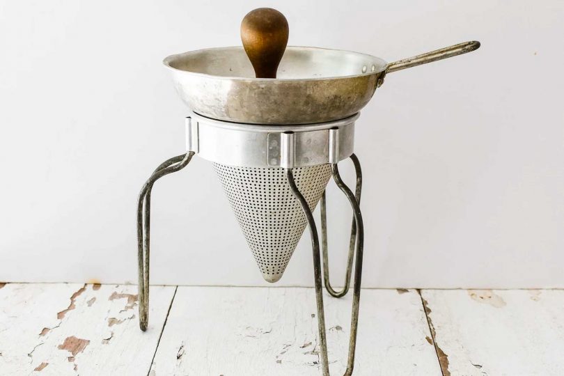 vintage chinois sieve stand