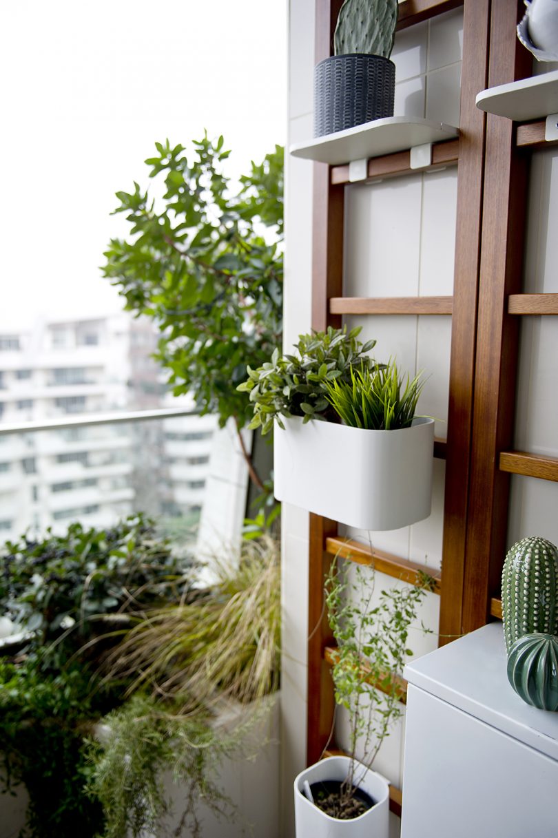 balcony with plants on modular wall