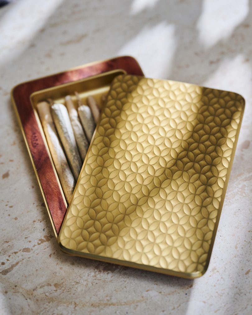 gold patterned flat case holding joints