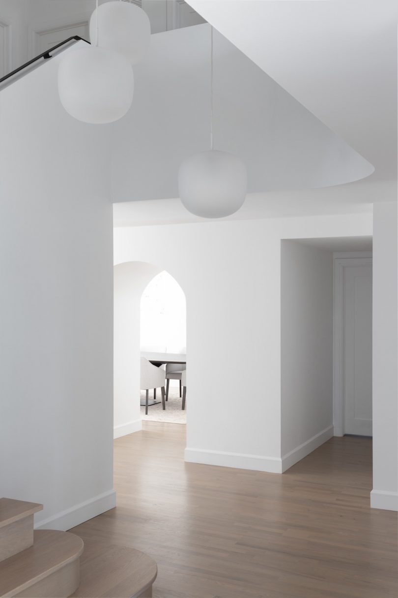 Round, curvy, Scandinavian-style lighting selections also play a critical role in the redesign, with each fixture uniquely chosen by Mélodie Violet
