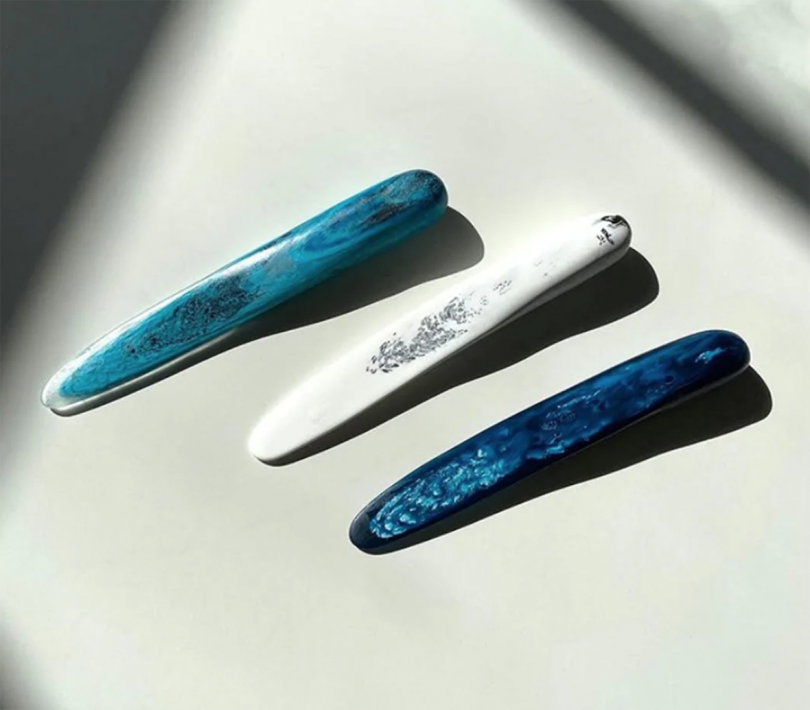three blue and white resin simple cheese knifes