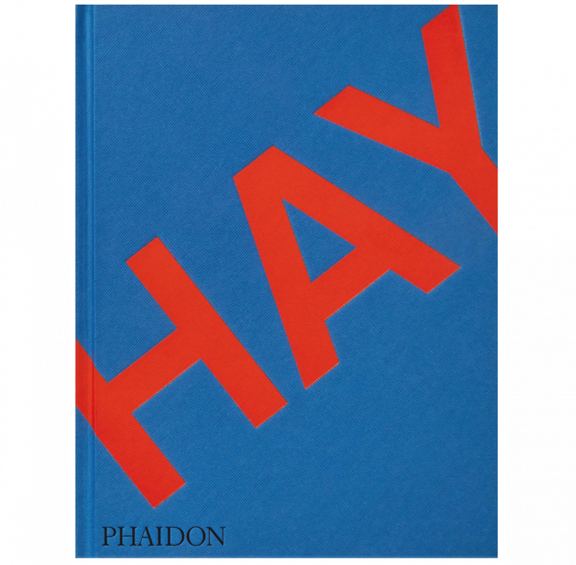جلد کتاب آبی با کلمه HAY به رنگ قرمز