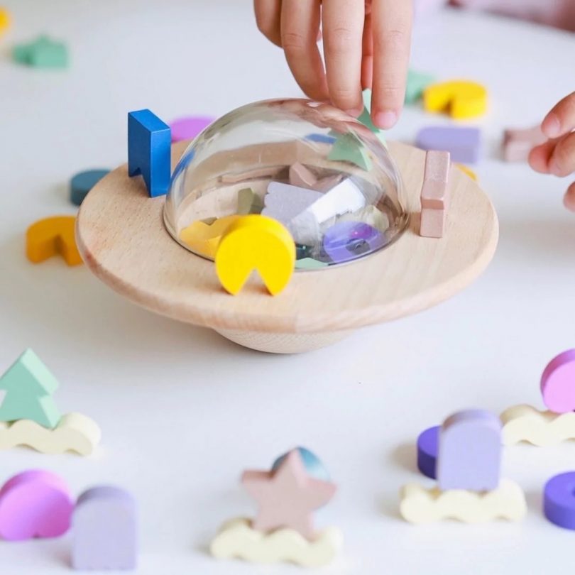 UFO balancing toy game