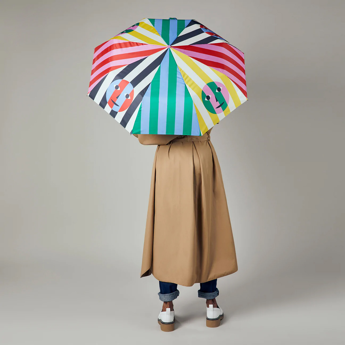 https://design-milk.com/images/2022/11/2022-Gift-Guide-Under-50-Everybody-Umbrella-DUSENDUSEN.jpg