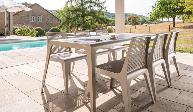 outdoor dining table and chairs outside
