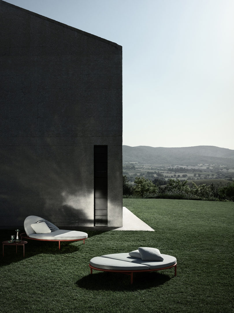 modern outdoor seating and lounging furniture