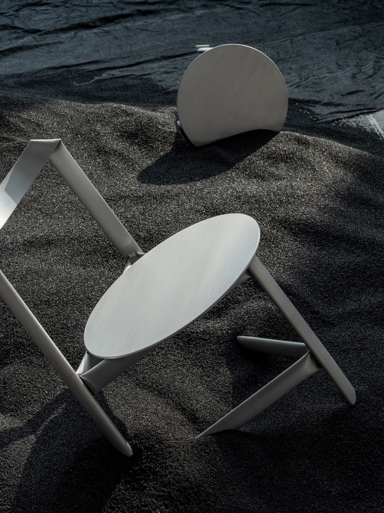https://design-milk.com/images/2023/01/ximi-li-monochrome-urbancraft-aluminum-furniture-5.jpg