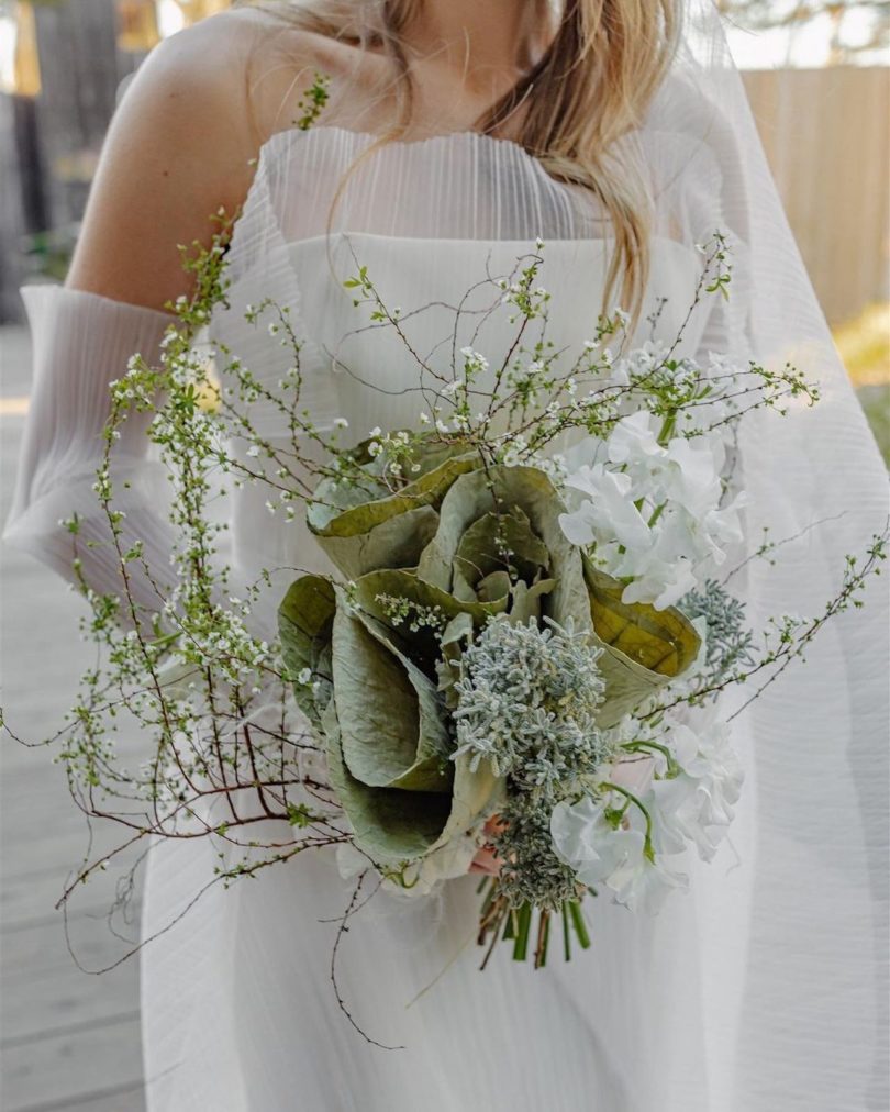bride with modern bouquet