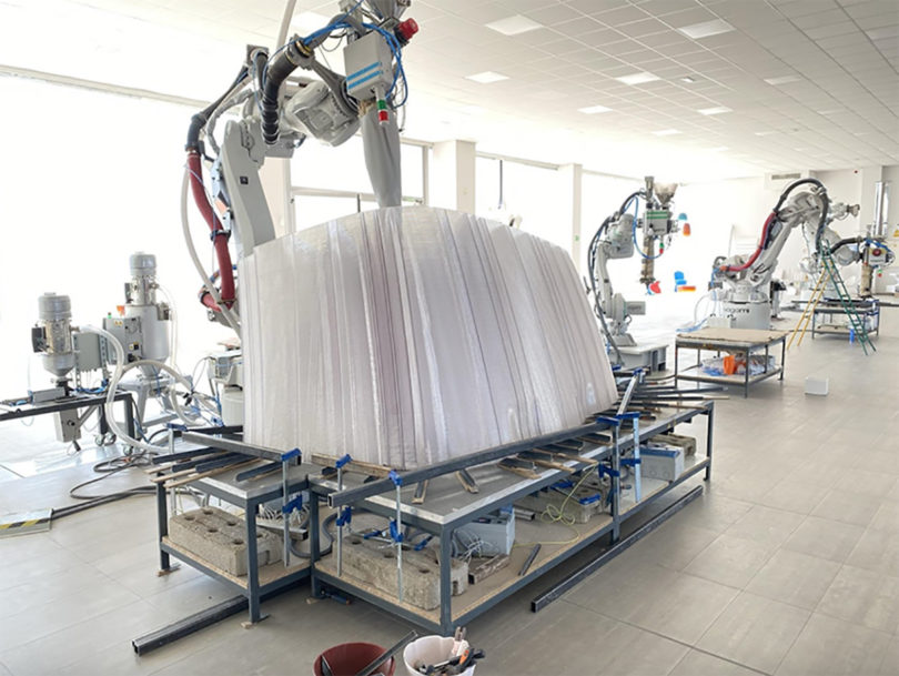 تولید پرینت سه بعدی غرفه پاسخگوی آب و هوای Hassell در محیط کارخانه.