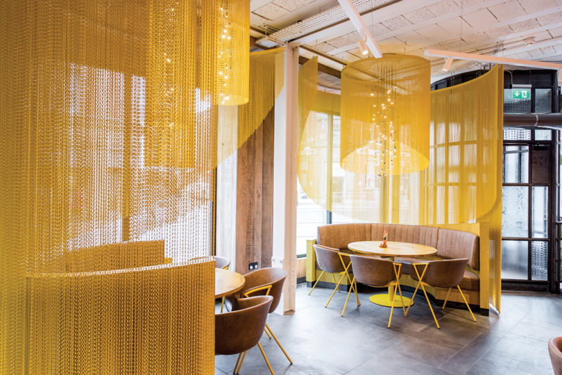 Bring Creativity to Life With Kriskadecor’s Aluminum Chain Link Structures