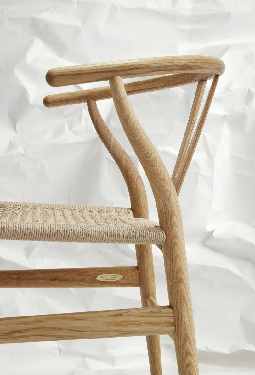 detail of wishbone chair in oak