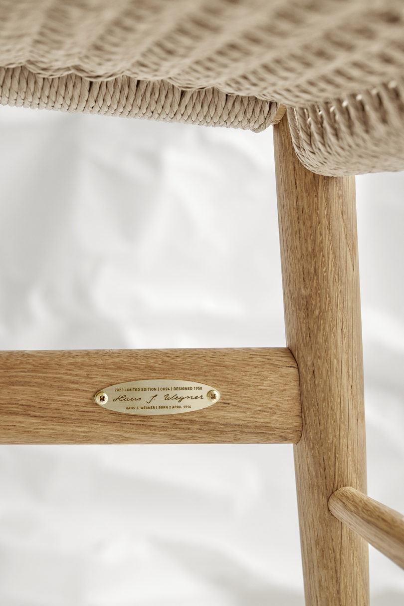 detail of nameplate wishbone chair in oak