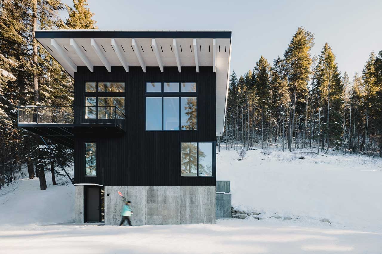 A Modern Cabin That Rises Above the Trees to Maximize the Views