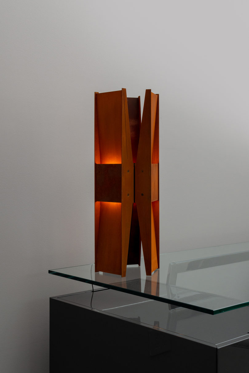 modern structural table lamp