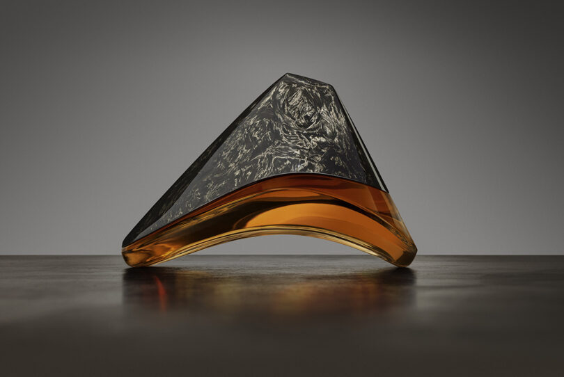 Side side view of the Bowmore decanter made of glass and carbon fiber in an arc-like form.