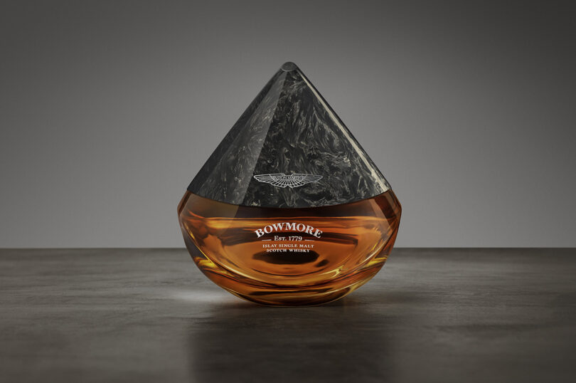 Front view of the Bowmore decanter made of glass and carbon fiber in an arc-like form.