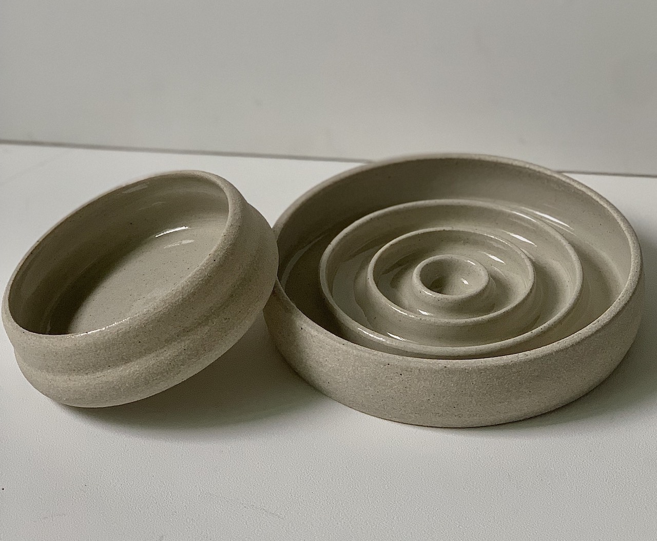 Ceramic slow feeder bowl and regular bowl for pets