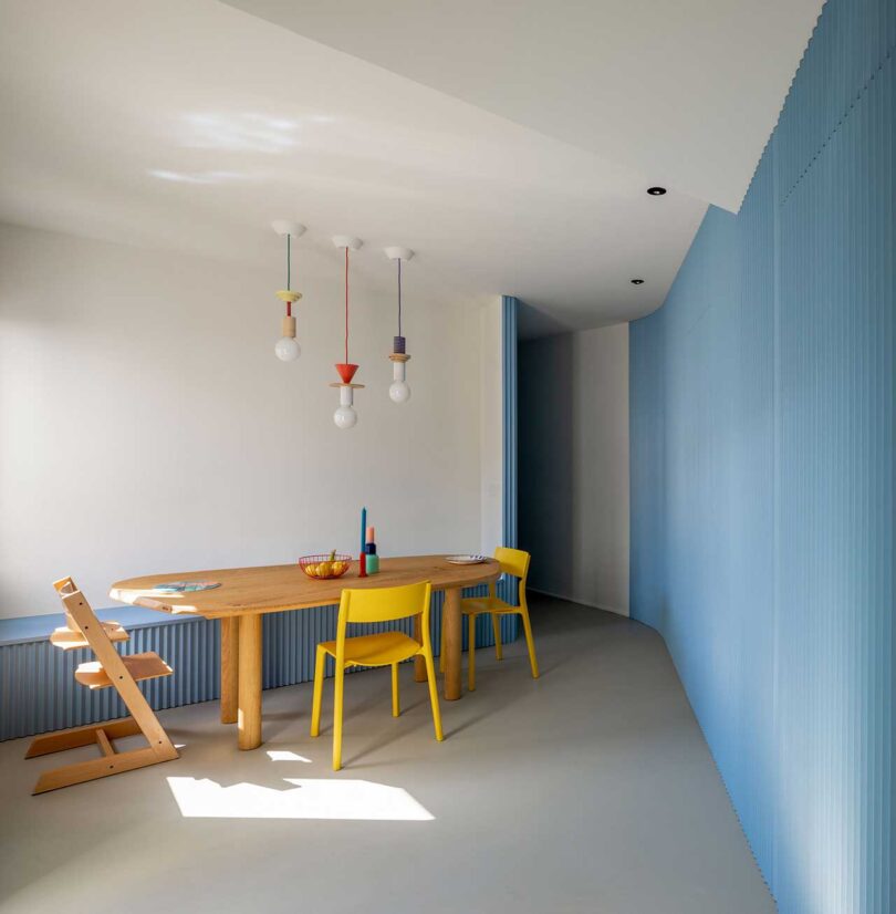 https://design-milk.com/images/2023/07/Burgatoi-Apartment-Bilbao-Spain-Tenka-Arkitektura-12-810x826.jpg