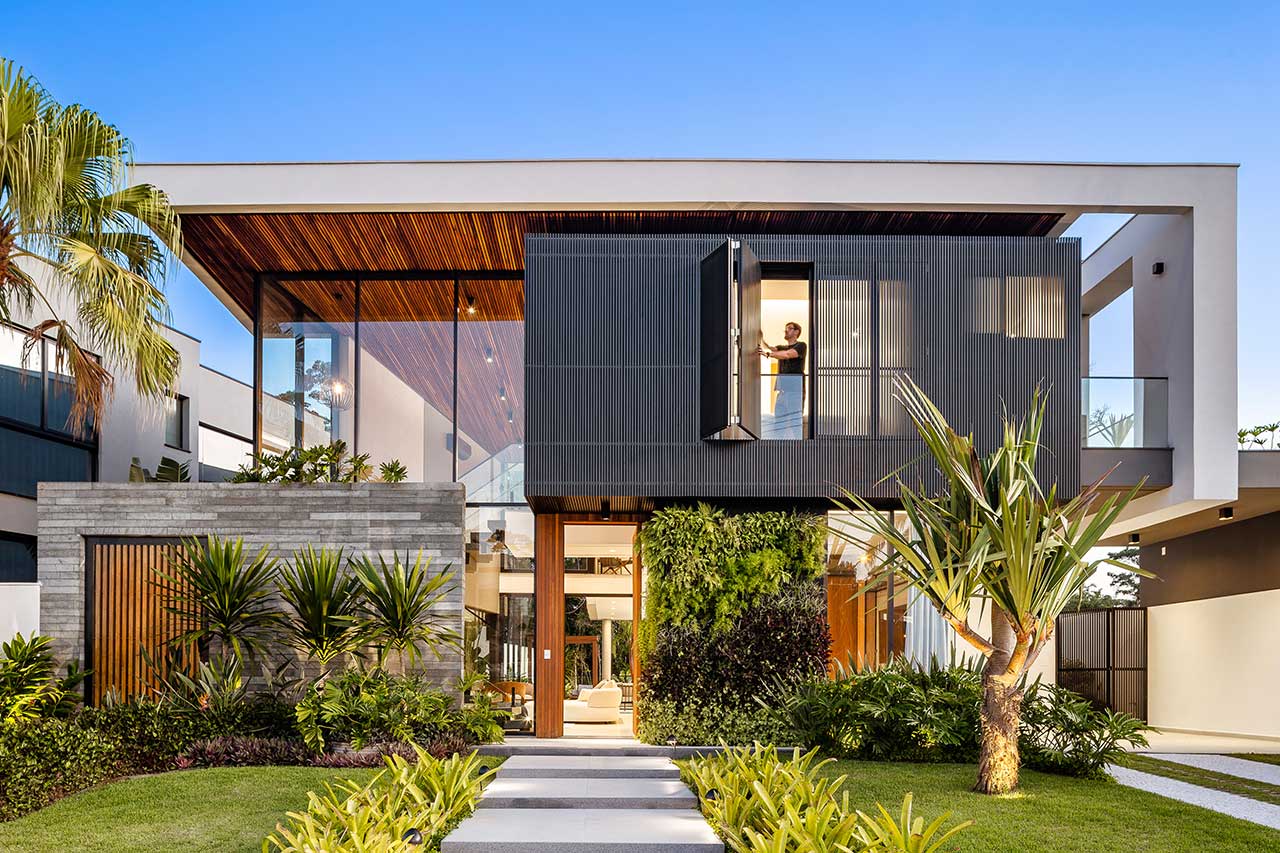 Stunning Beach House Blending Nature and Contemporary Design
