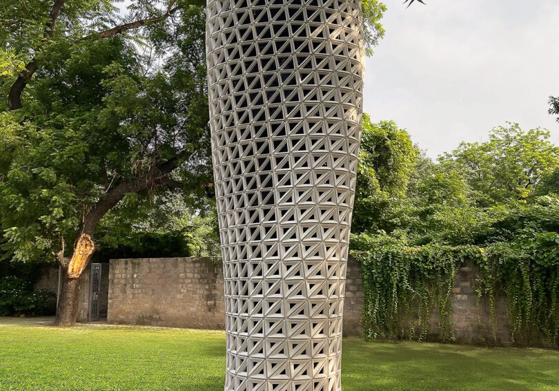 Close up of the VERTO's spiral lattice design in its installed park setting in New Delhi.