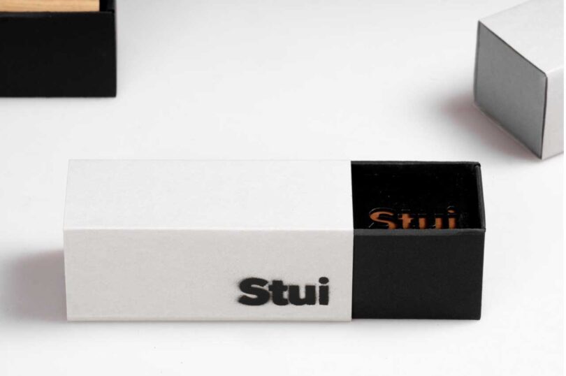 box and packaging of Stui, a two-tone wood spice shaker
