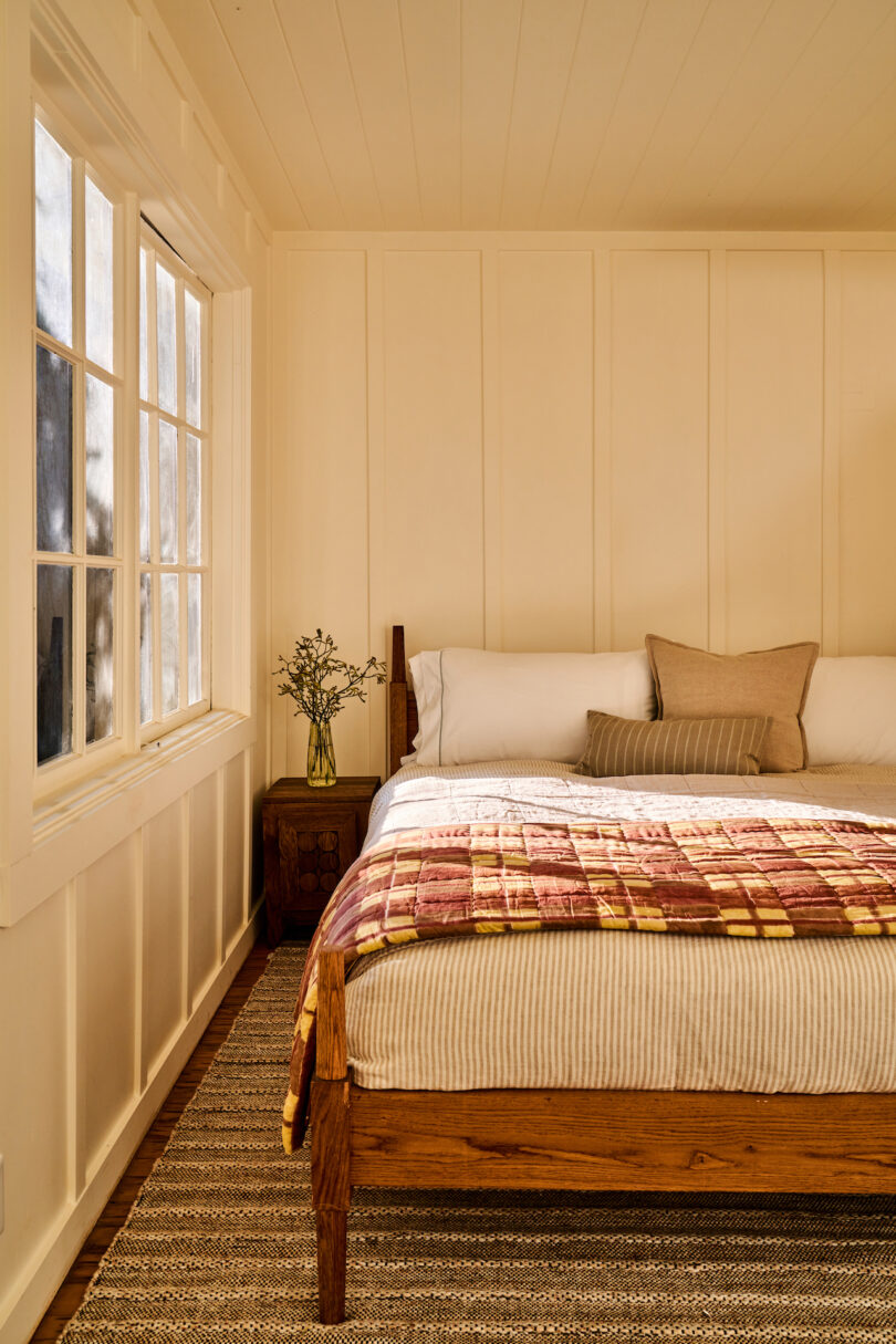 Cozy guest bedroom