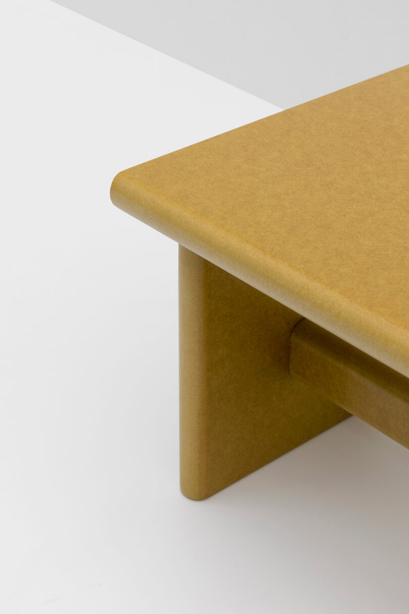detail of rectangle-shaped table