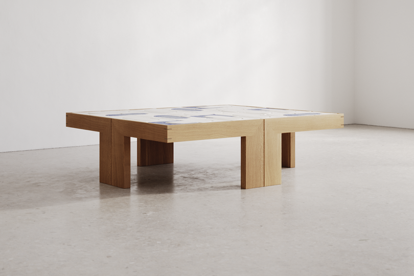 mesa de centro moderna em ambiente de estúdio