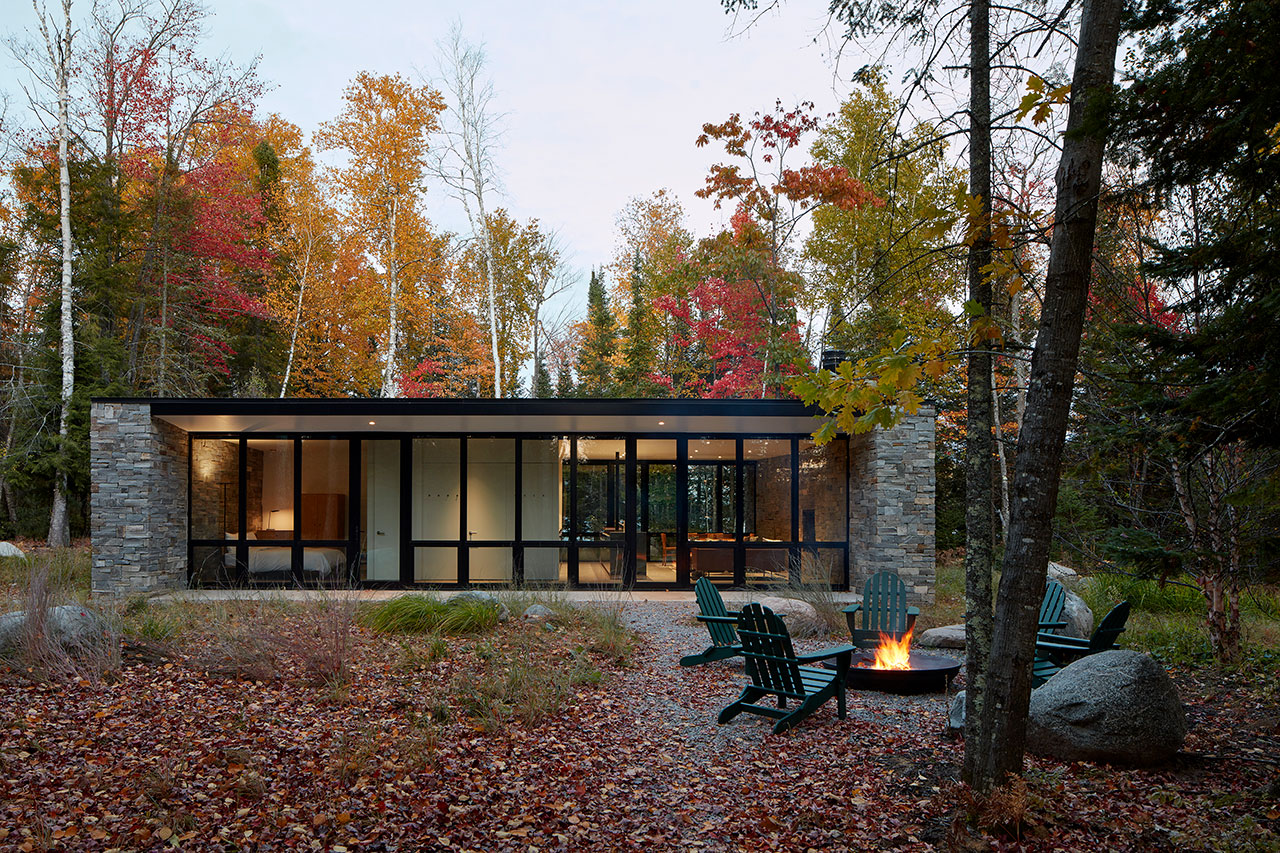 A Modernist Pavilion-Style House on a Secluded Lake
