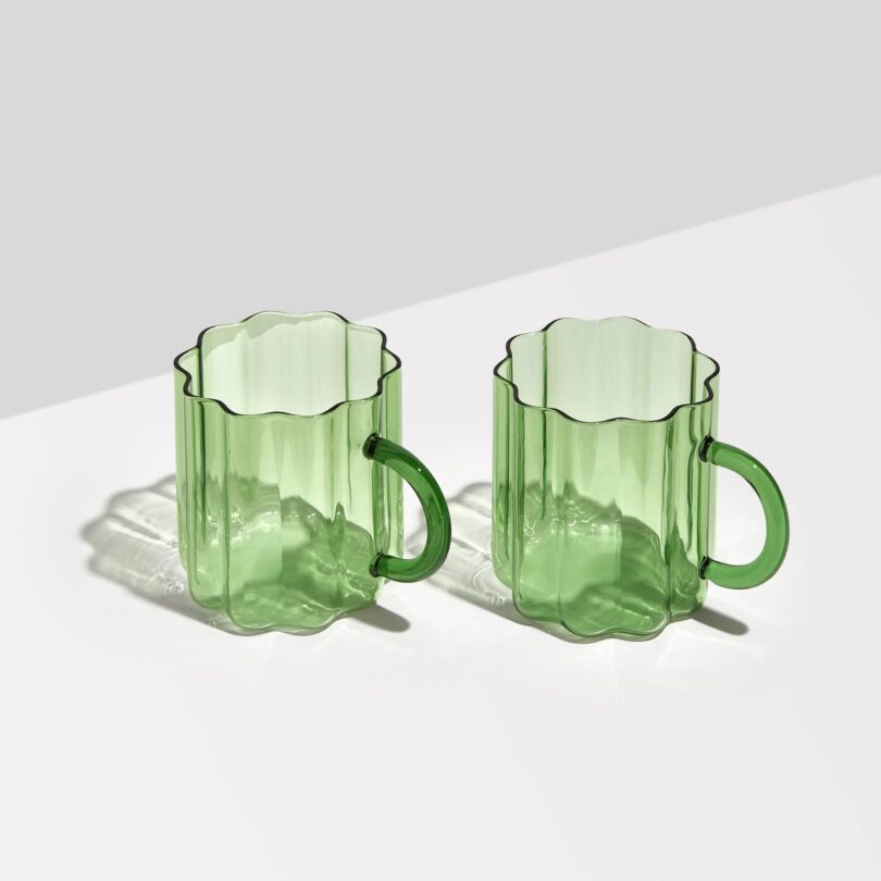 Fazeek Wave Mug Set in a translucent green color
