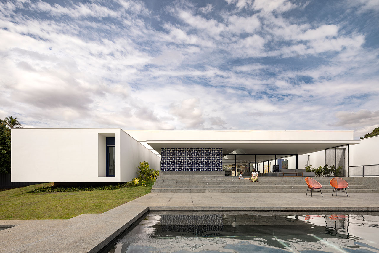Casa Galeria: A Modernist, Pavilion-Style Home That Doubles as a Gallery