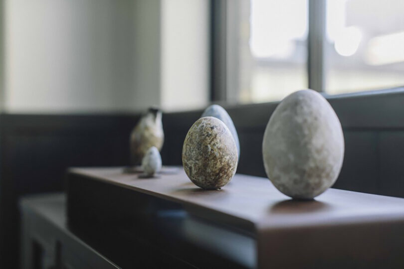 Egg shaped sculptures by Nao Oshima.