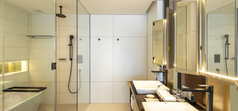 The Hotel Seiryu Kyoto Kiyomizu's guest room bathroom with shower and tub, dual basin sinks.