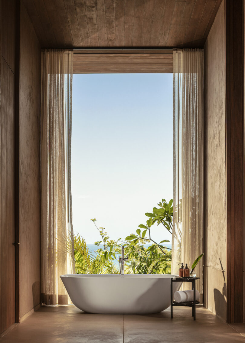 An elegantly designed bathroom in a Cliff Villa