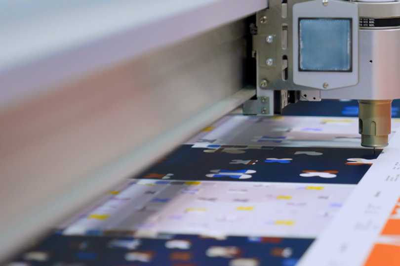 digital printer printing a pattern on substrate